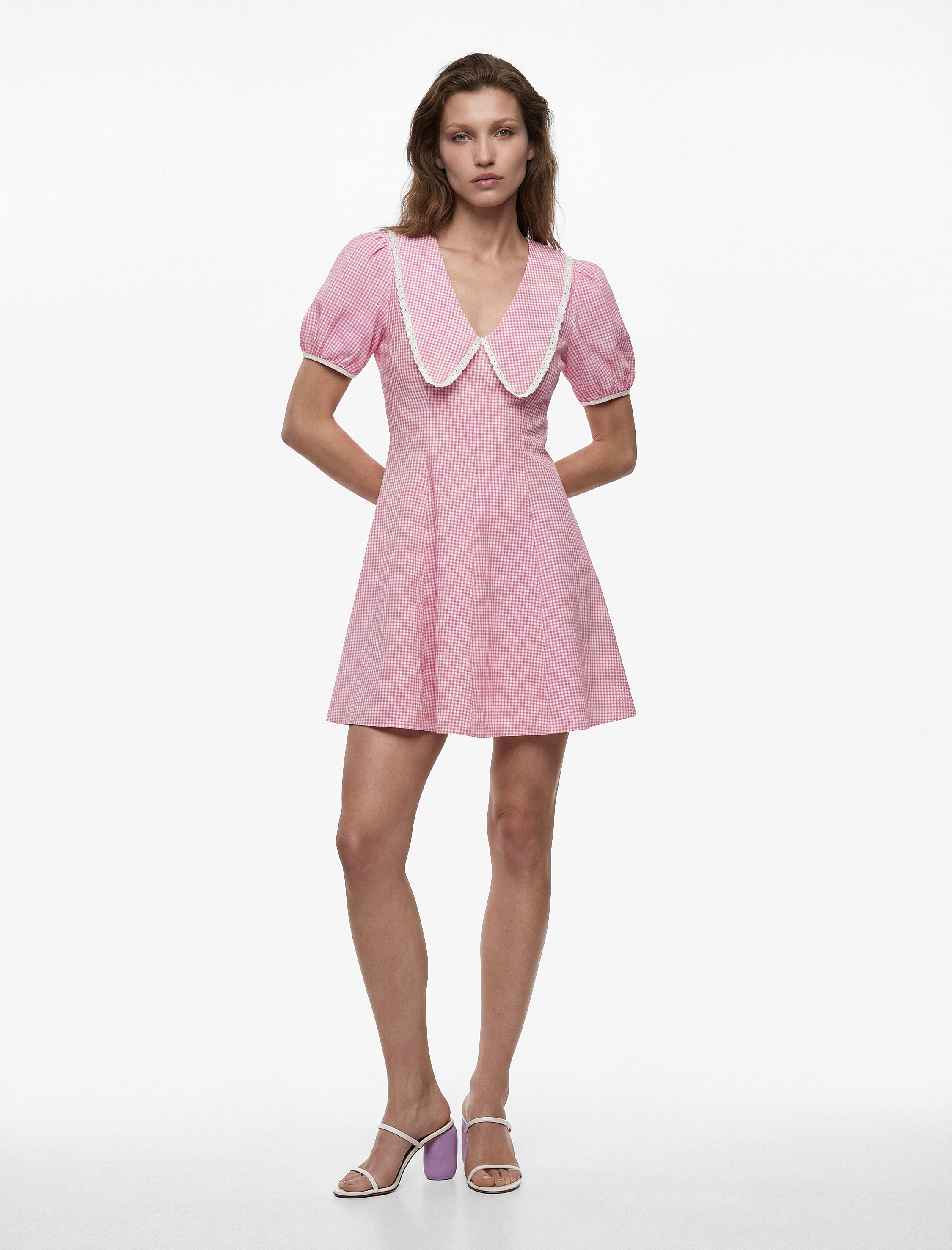   Kısa Balon Kollu Dantel Detaylı Geniş Bebe Yaka Pötikareli Mini Kloş Elbise