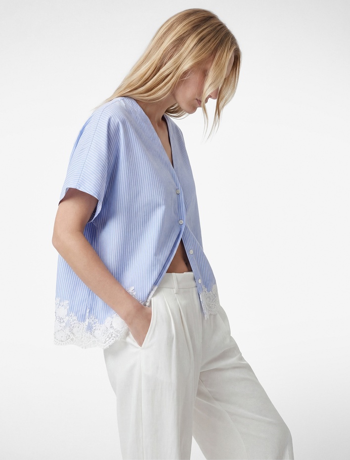  Modal Kumaş V Yaka Yarasa Kol Dantel Detaylı Çizgili Panço Bluz