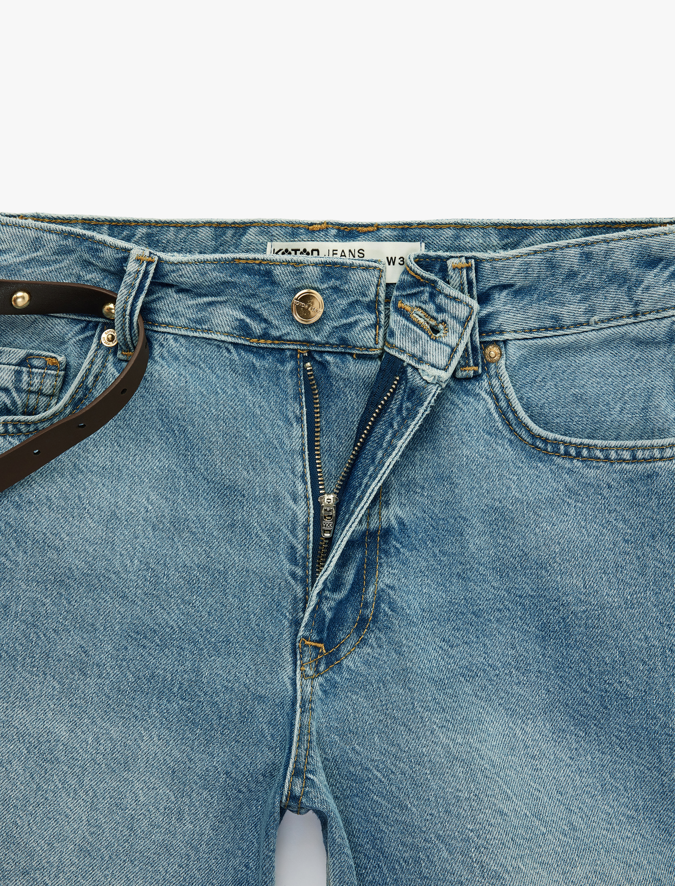   Pamuklu Kemer Detaylı Cepli Düğmeli Mini Denim Şort