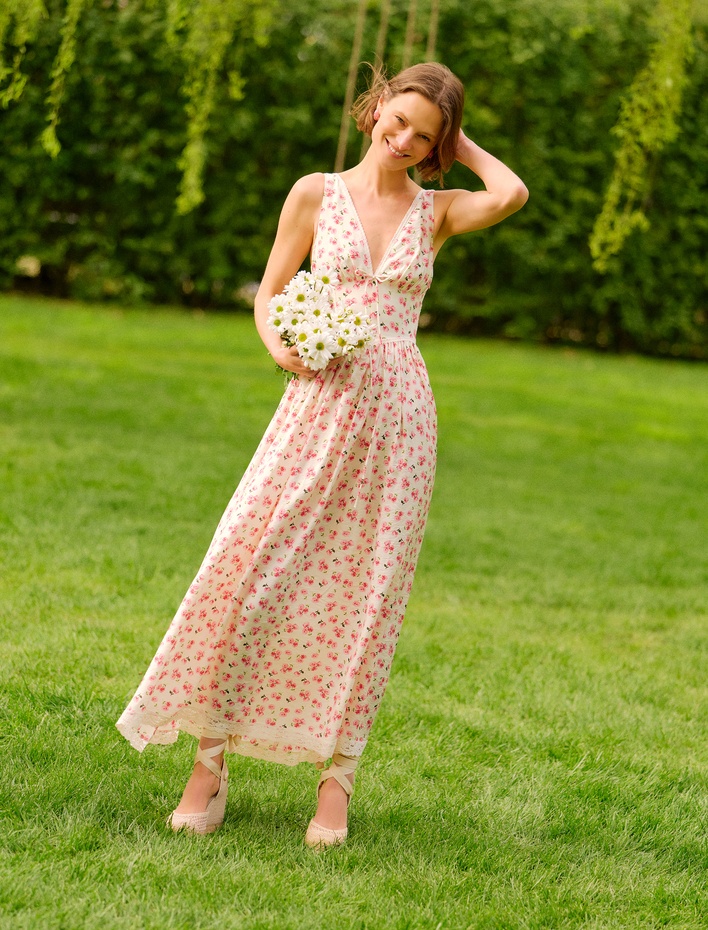  Viskon Kumaş Fiyonk ve Dantel Detaylı V Yaka Kalın Askılı Çiçekli Uzun Elbise