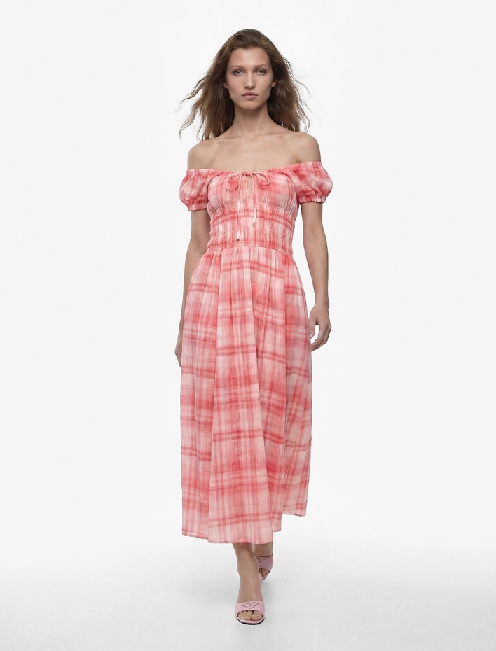  Viskon Kumaş Volümlü Fırfırlı Kısa Kollu Fiyonklu Bağlamalı U Yaka Kareli Uzun Elbise