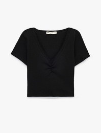 Pamuklu Büzgülü Kısa Kollu Dantel Detaylı V Yaka Tişört