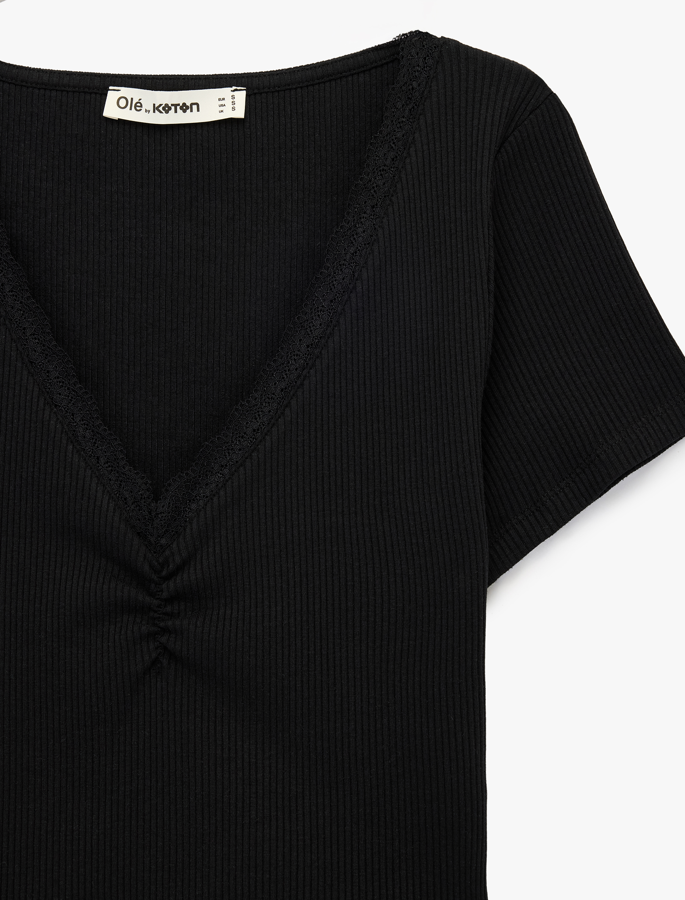   Pamuklu Büzgülü Kısa Kollu Dantel Detaylı V Yaka Tişört