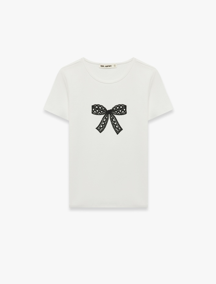  Pamuklu Slim Fit Kısa Kollu Bisiklet Yaka Fiyonk Baskılı Tişört