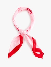 Çiçek Desenli Kare Fular