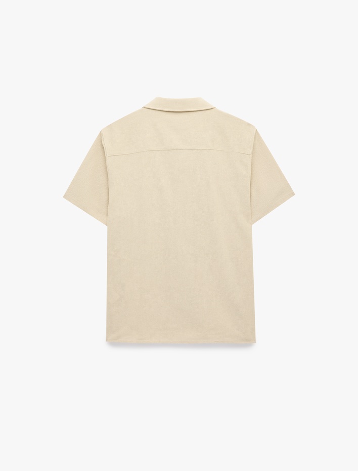  Pamuklu Regular Fit Düğmeli Devrik Yaka Kısa Kollu Gömlek