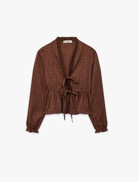 Viskon Karışımlı V Yaka Uzun Kollu Bağlama Detaylı Dantelli Bluz