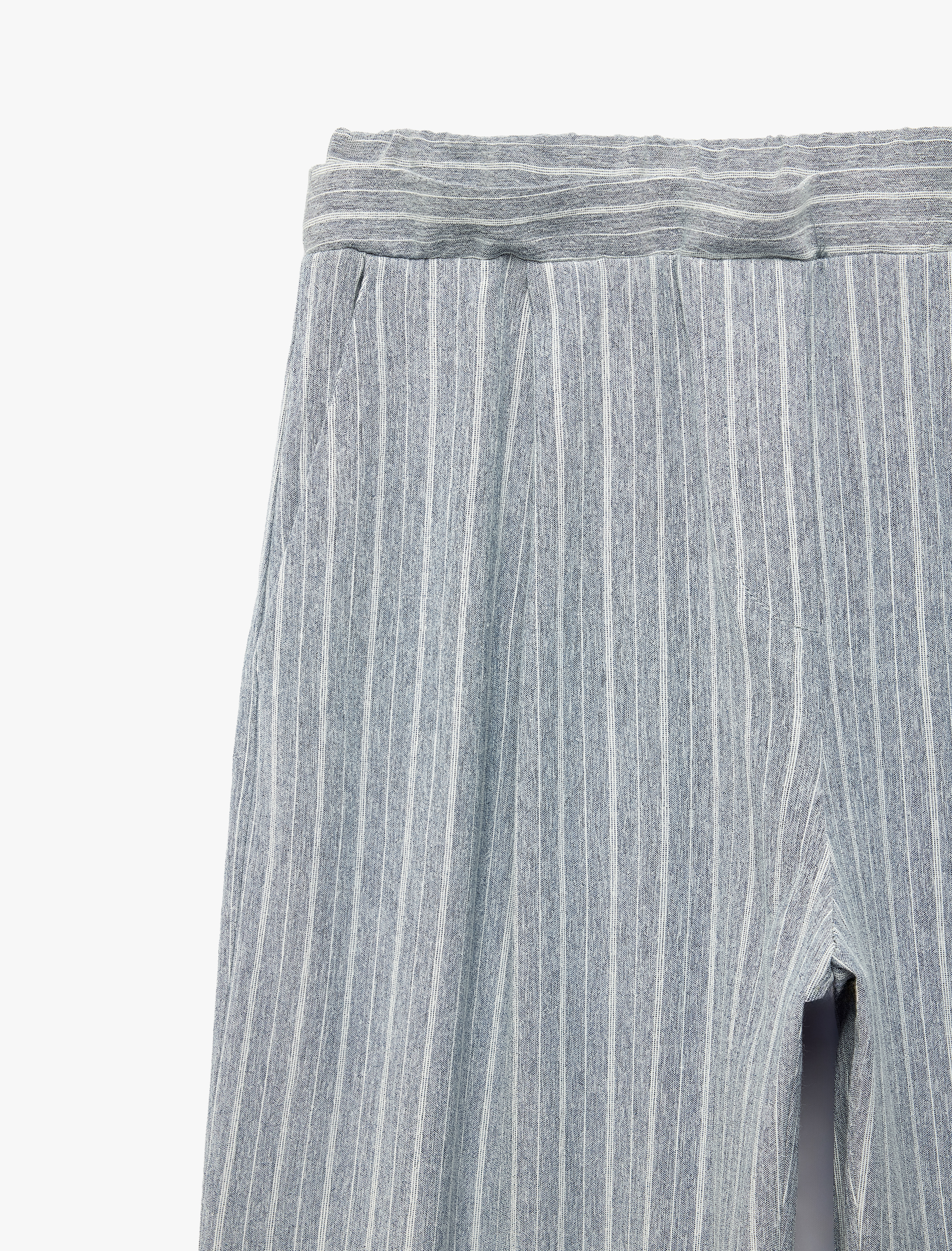   Viskon Karışımlı Cepli Pile Detaylı Düz Bol Paça Çizgili Kumaş Pantolon