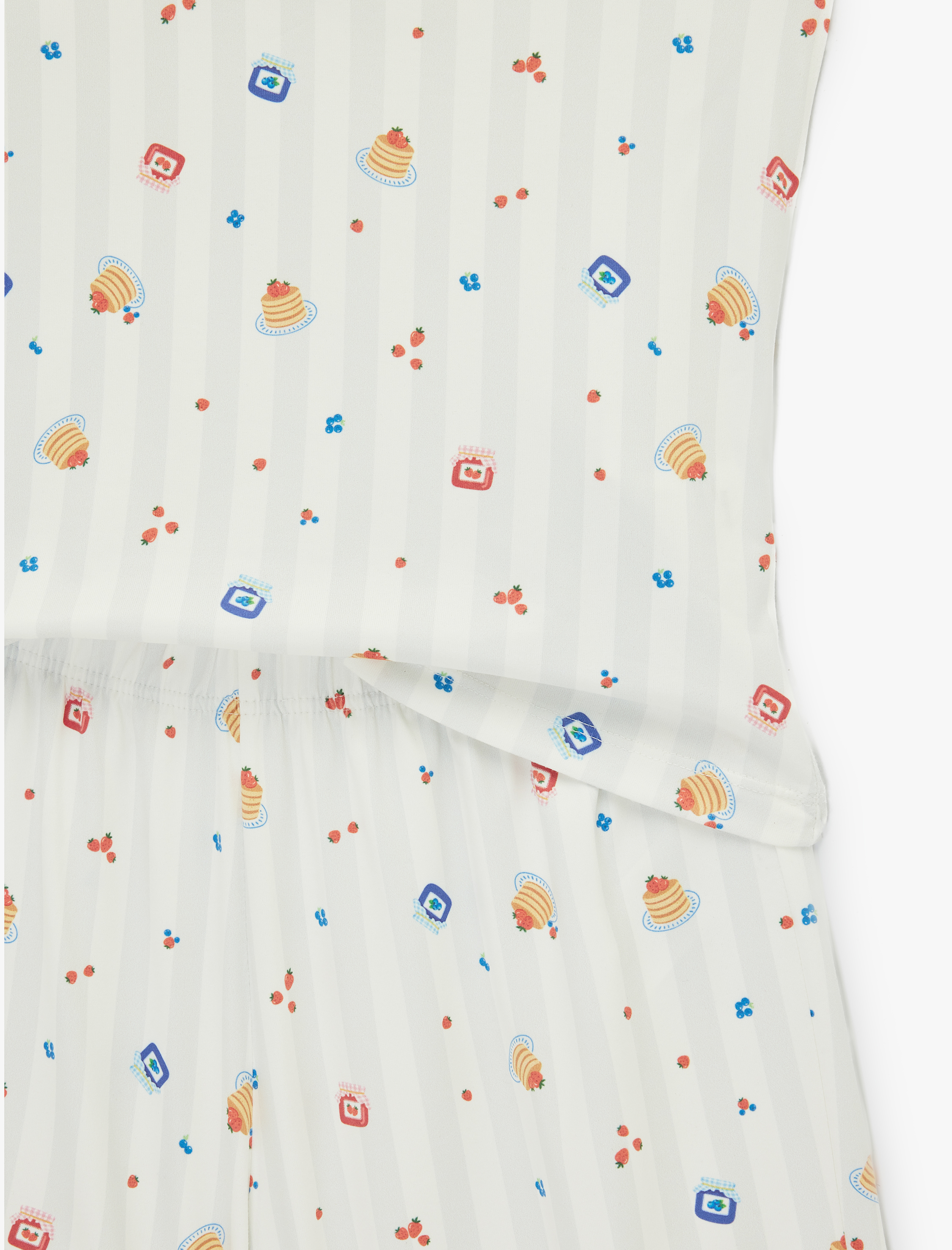   Dantel Detaylı Desenli Şortlu Pijama Takımı