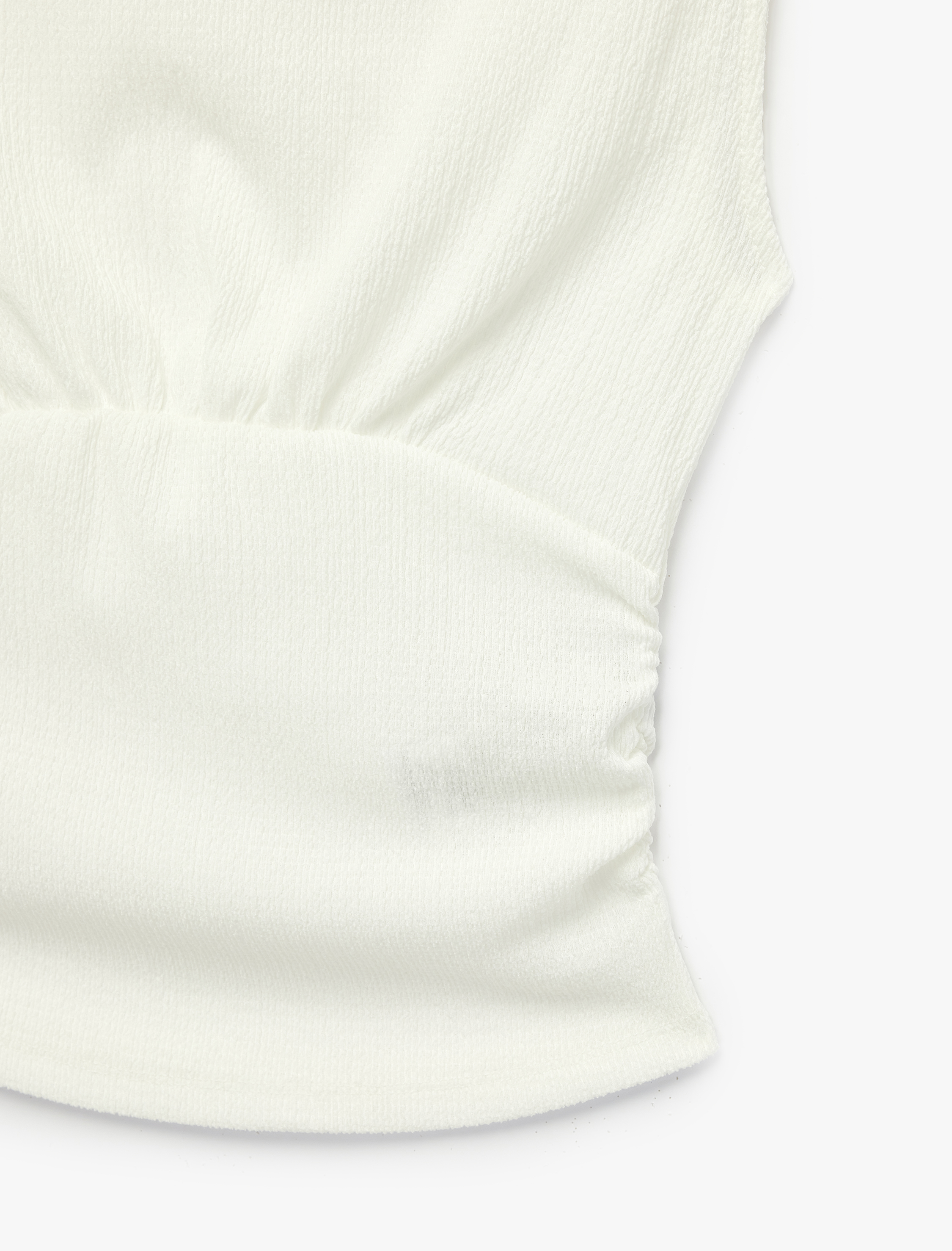   Büzgülü Kayık Yaka Slim Fit Bürümcük Kolsuz Bluz