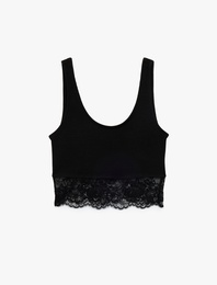 Pamuklu Dantel Detaylı Kalın Askılı Crop Bluz