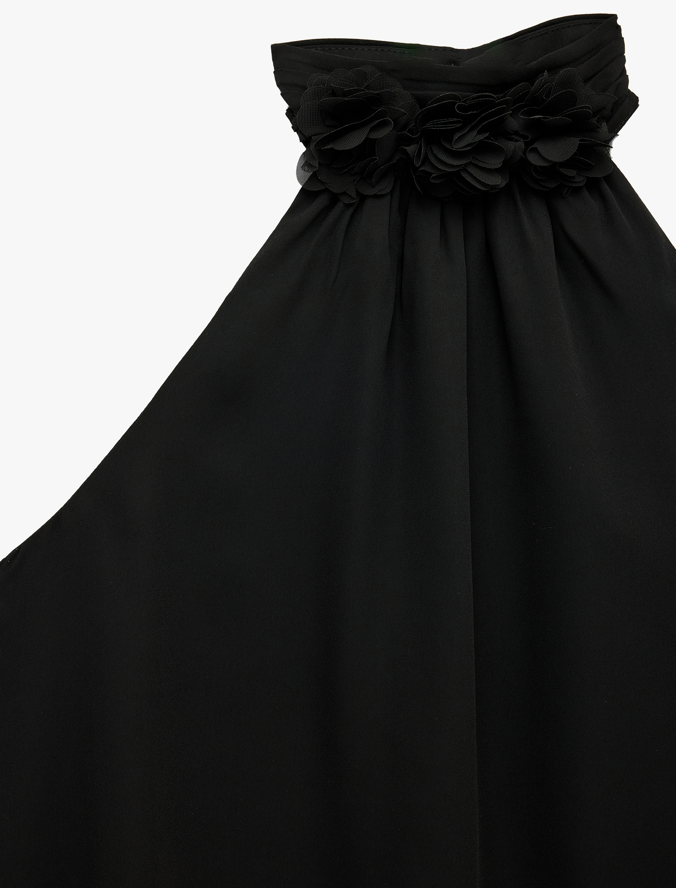   Krep Kumaş Kolsuz Aplike Çiçek Detaylı Dik Halter Yaka Bluz