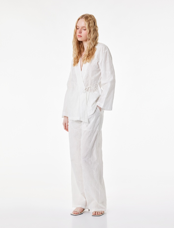  Pamuklu Uzun Kollu Kruvaze Bağlama Detaylı Brodeli Kimono Ceket