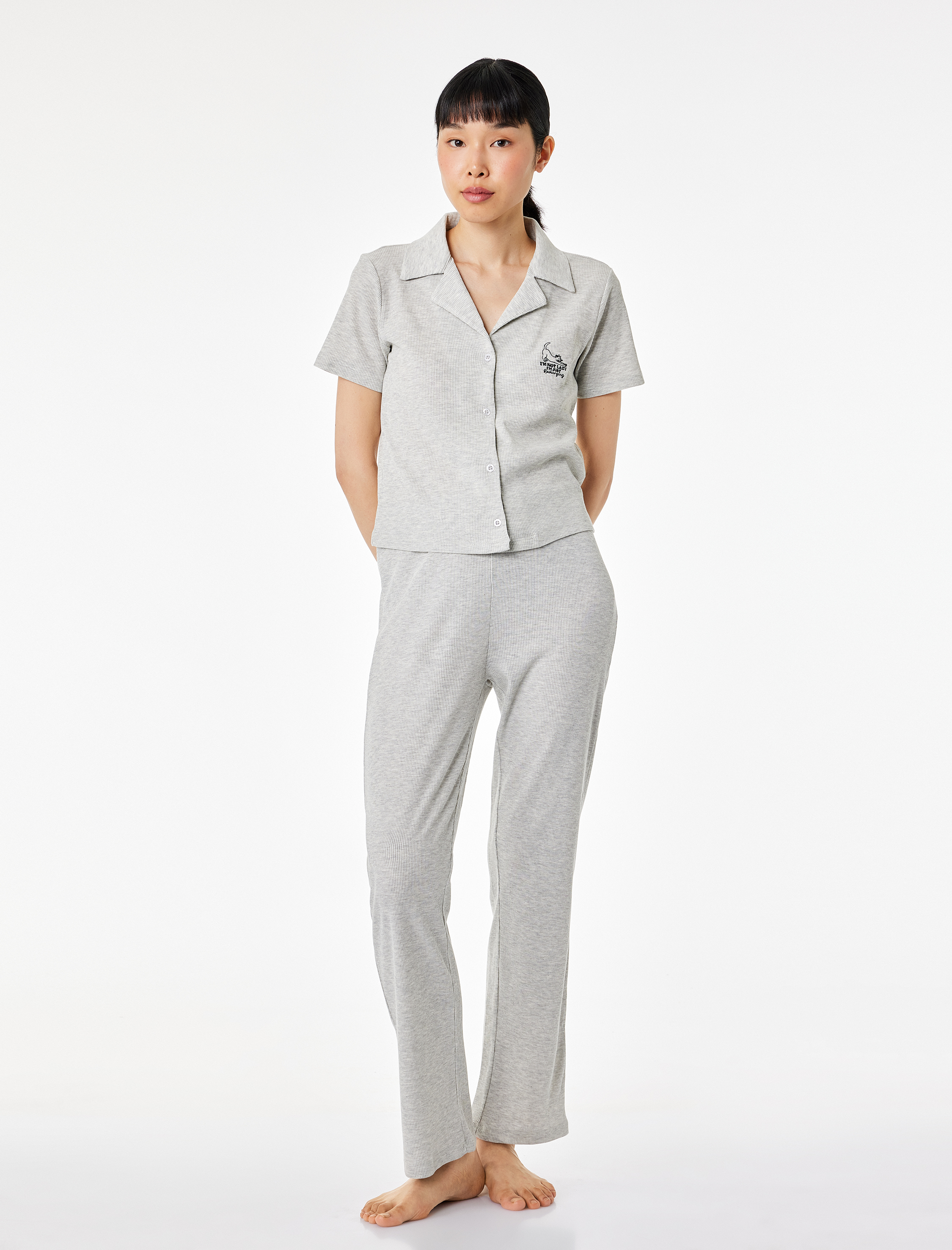  Rahat Kalıp Gömlek Yaka Kedi İşleme Detaylı Kısa Kollu Fitilli Pijama Takımı