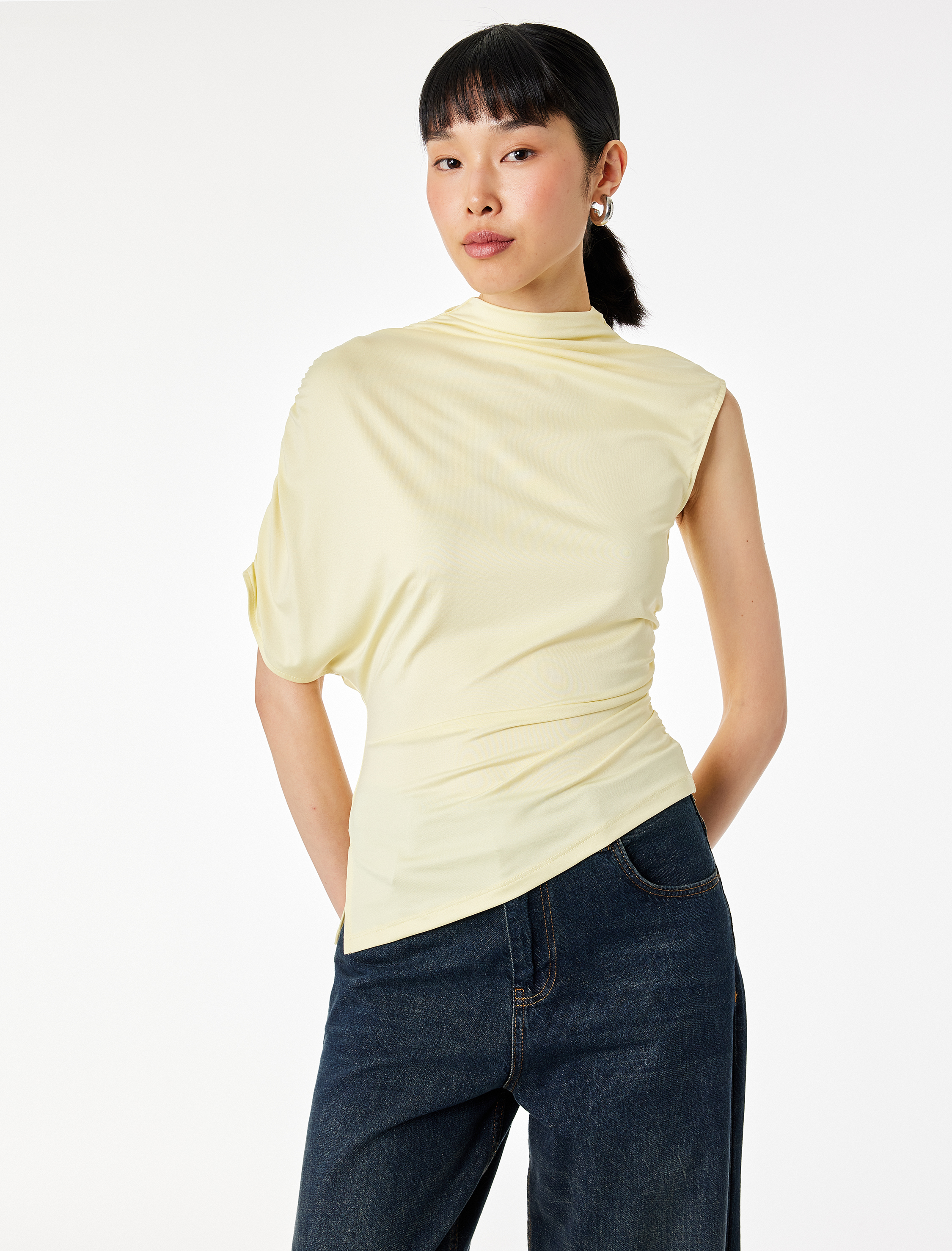   Slim Fit Asimetrik Kesim Drapeli Dik Yaka Bluz