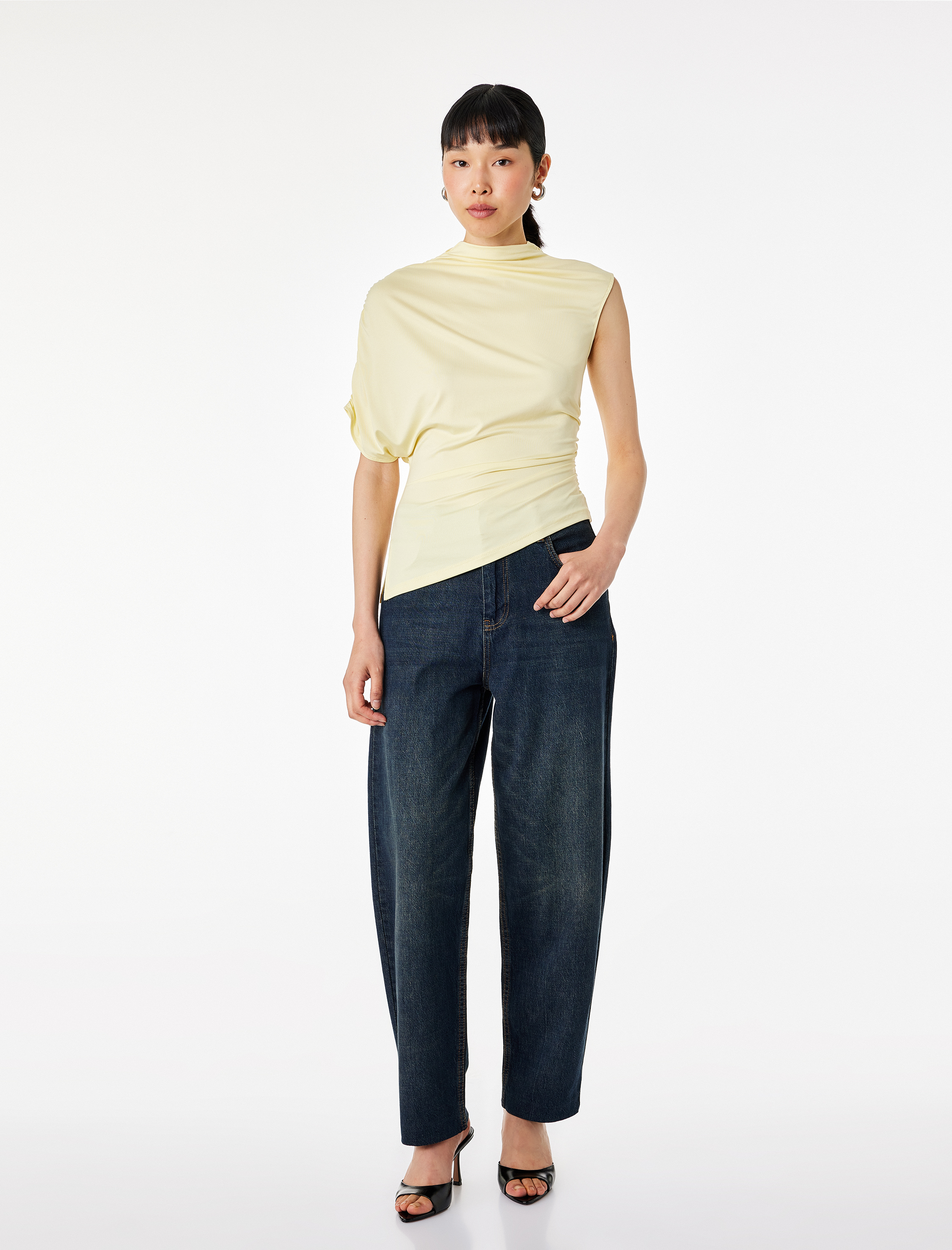   Slim Fit Asimetrik Kesim Drapeli Dik Yaka Bluz