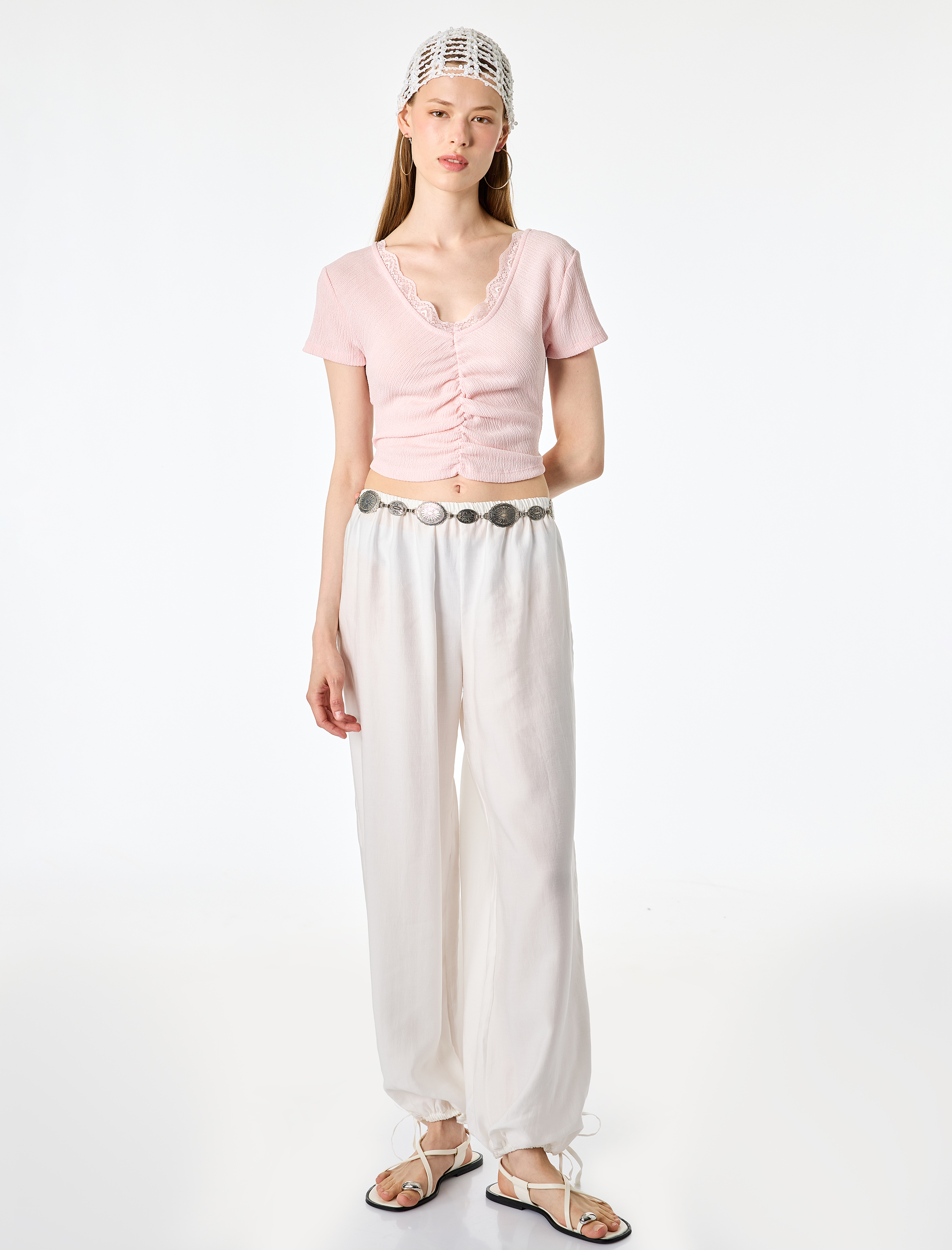   Bürümcük Kumaş Dantelli Slim Fit V Yaka Büzgülü Bel Vurgulu Crop Tişört