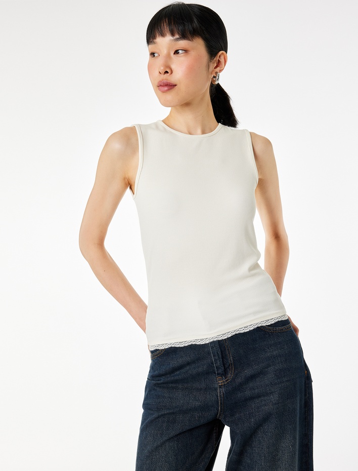  Slim Fit Dantel Detaylı Bisiklet Yaka Kolsuz Bluz