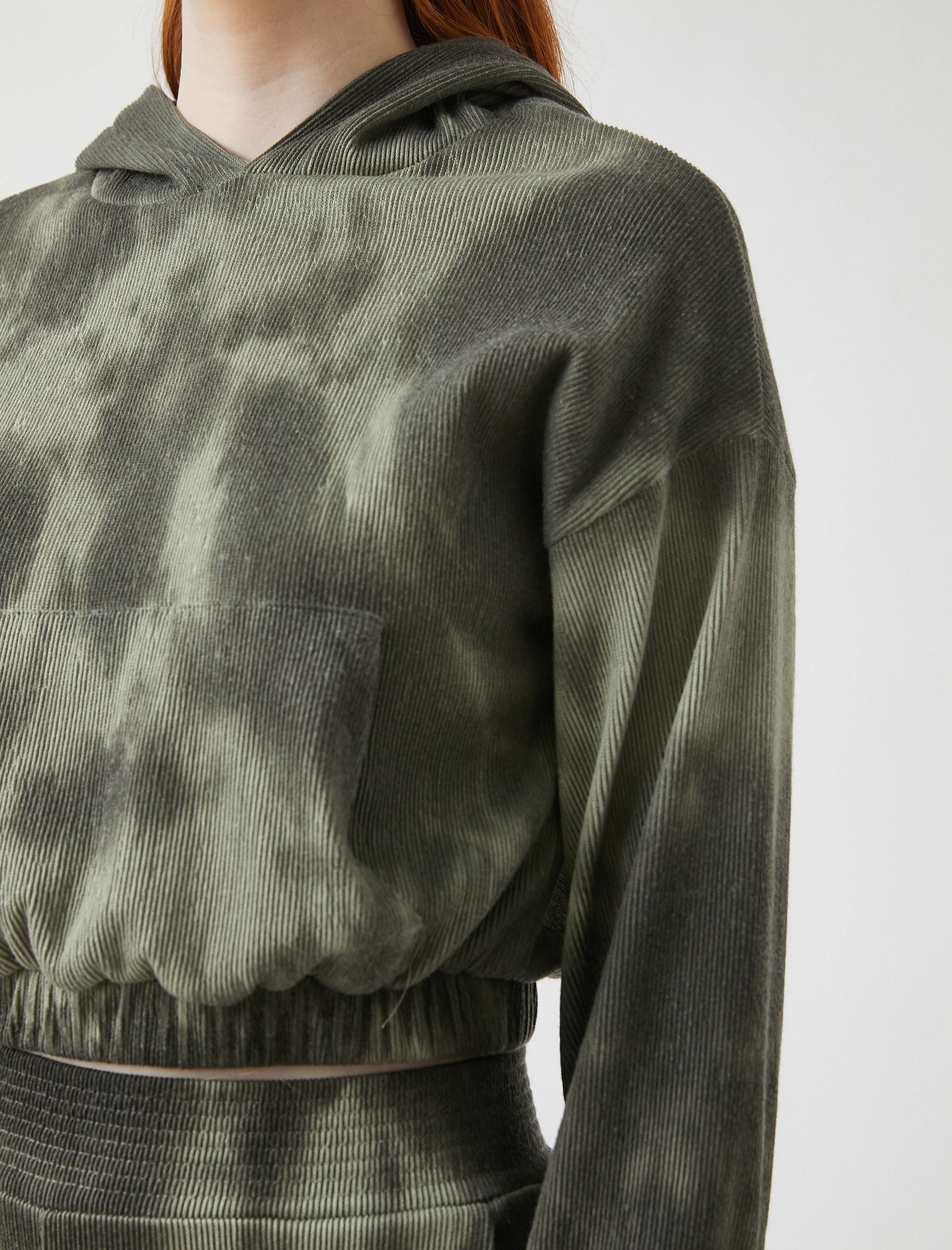   Kapüşonlu Cepli Sweatshirt