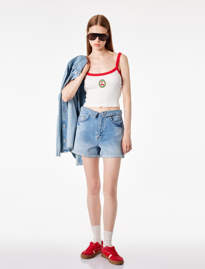  Pamuklu Rahat Kalıp Düğme Detaylı Beli Katlamalı Mini Denim Şort