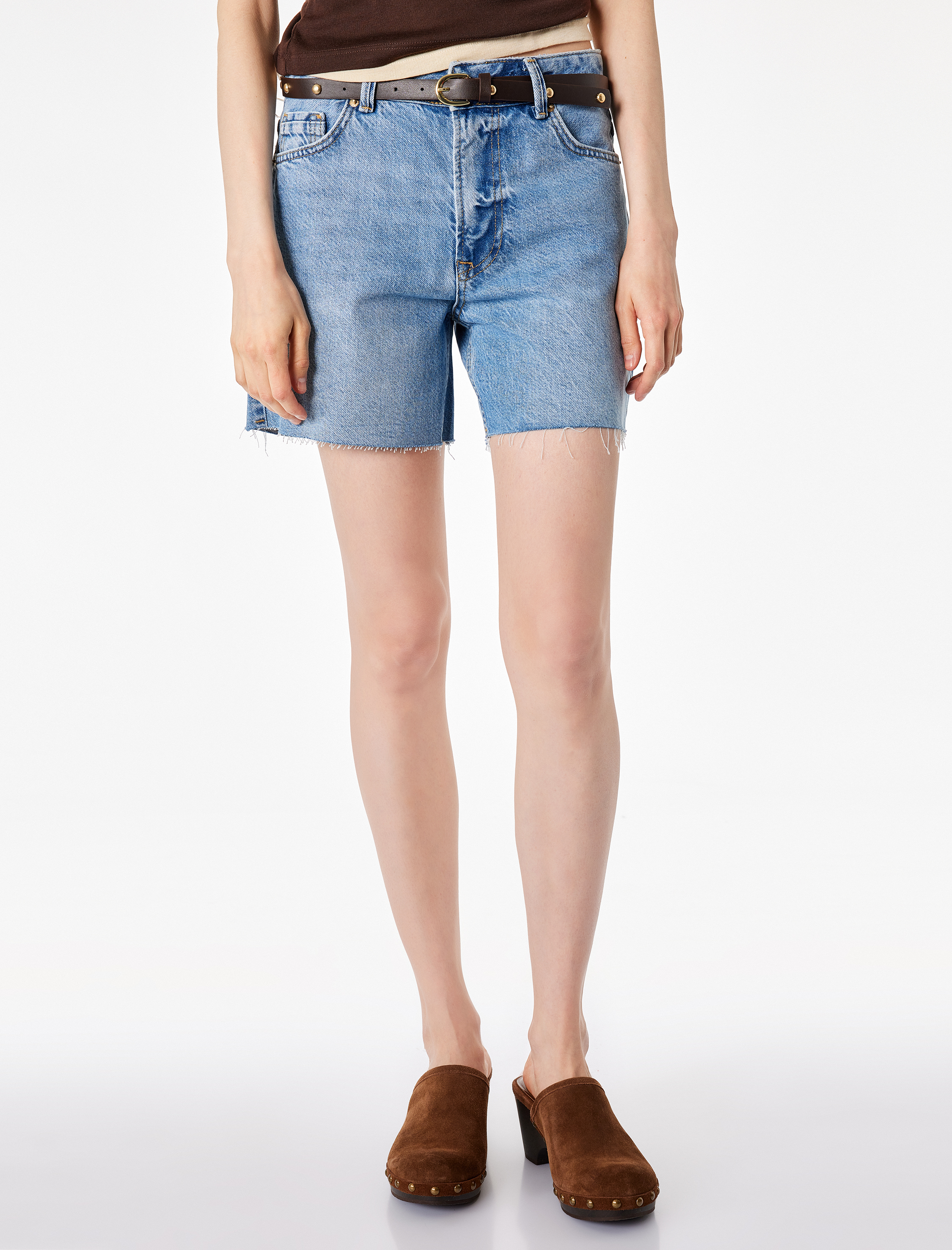  Pamuklu Kemer Detaylı Cepli Düğmeli Mini Denim Şort