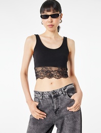 Pamuklu Slim Fit Dantel Detaylı Kalın Askılı Crop Bluz