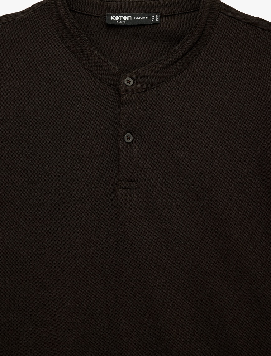 Kahve Erkek Regular Fit Pamuklu Düğmeli Kısa Kollu Henley Yaka