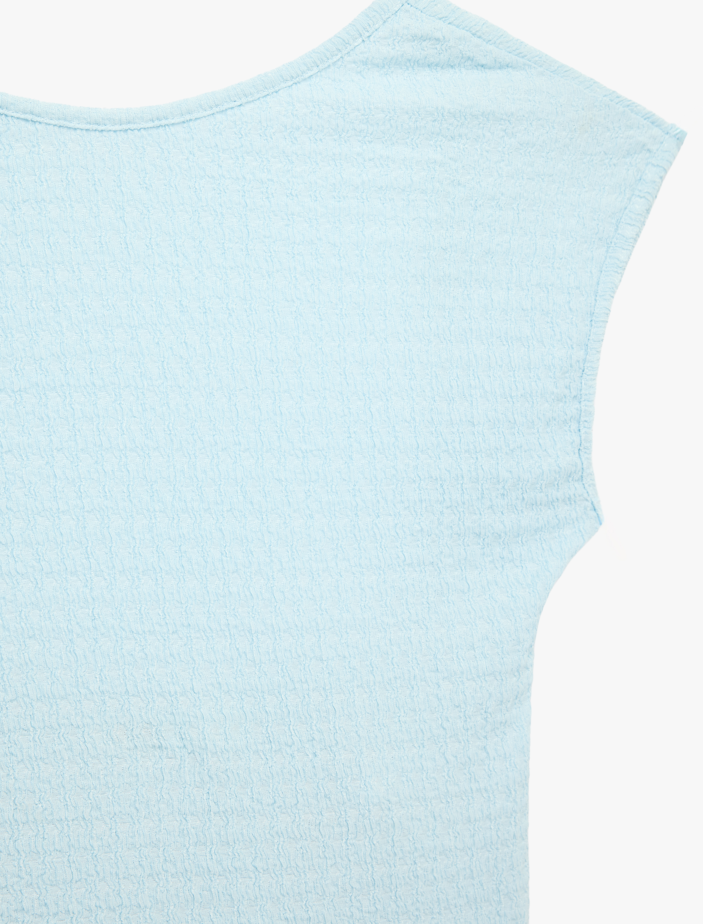   Bürümcük Kumaş Dokulu Slim Fit Kolsuz Sırt Detaylı Crop Tişört