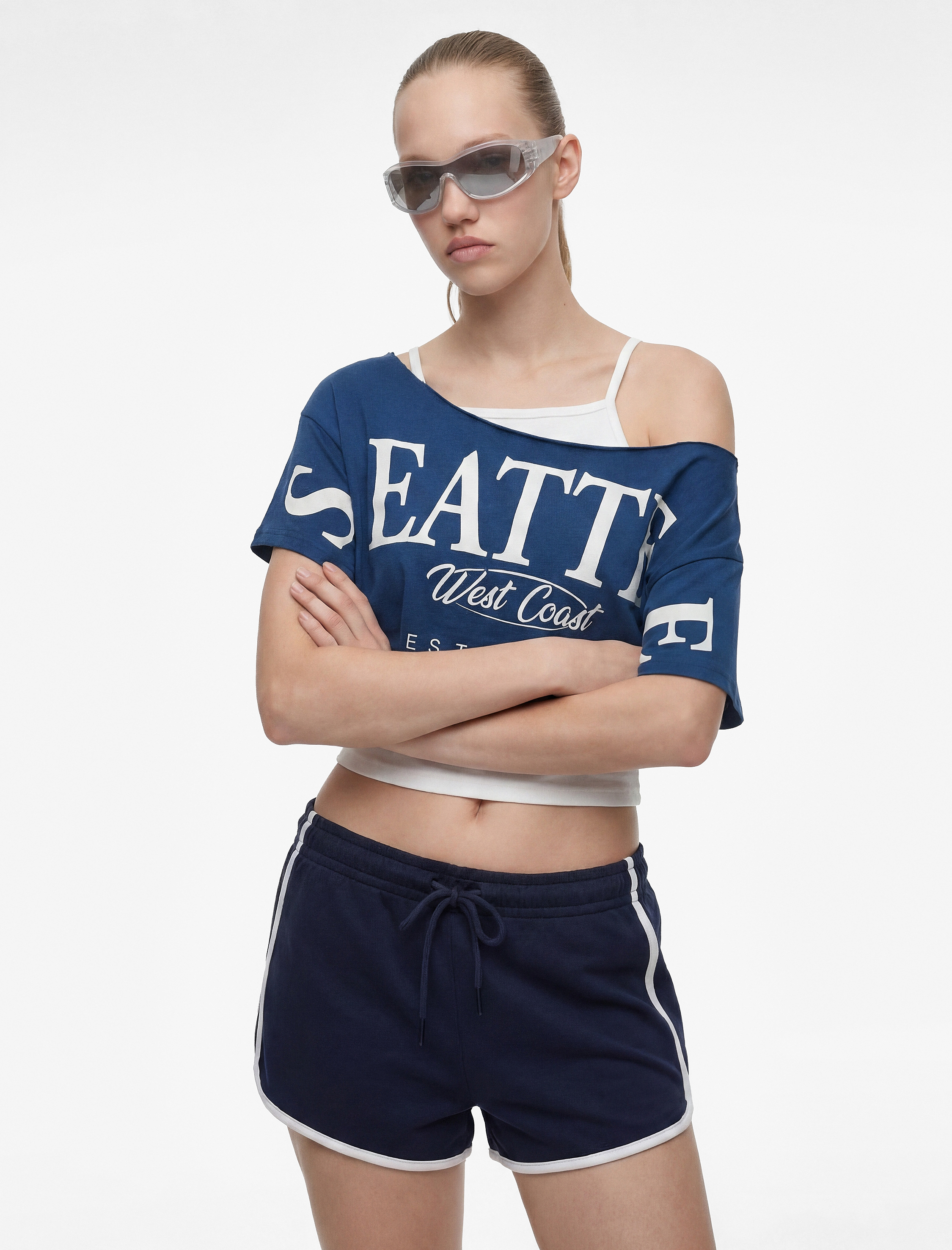 Lacivert Oversize Omzu Açık Kısa Kollu Baskılı Crop Tişört