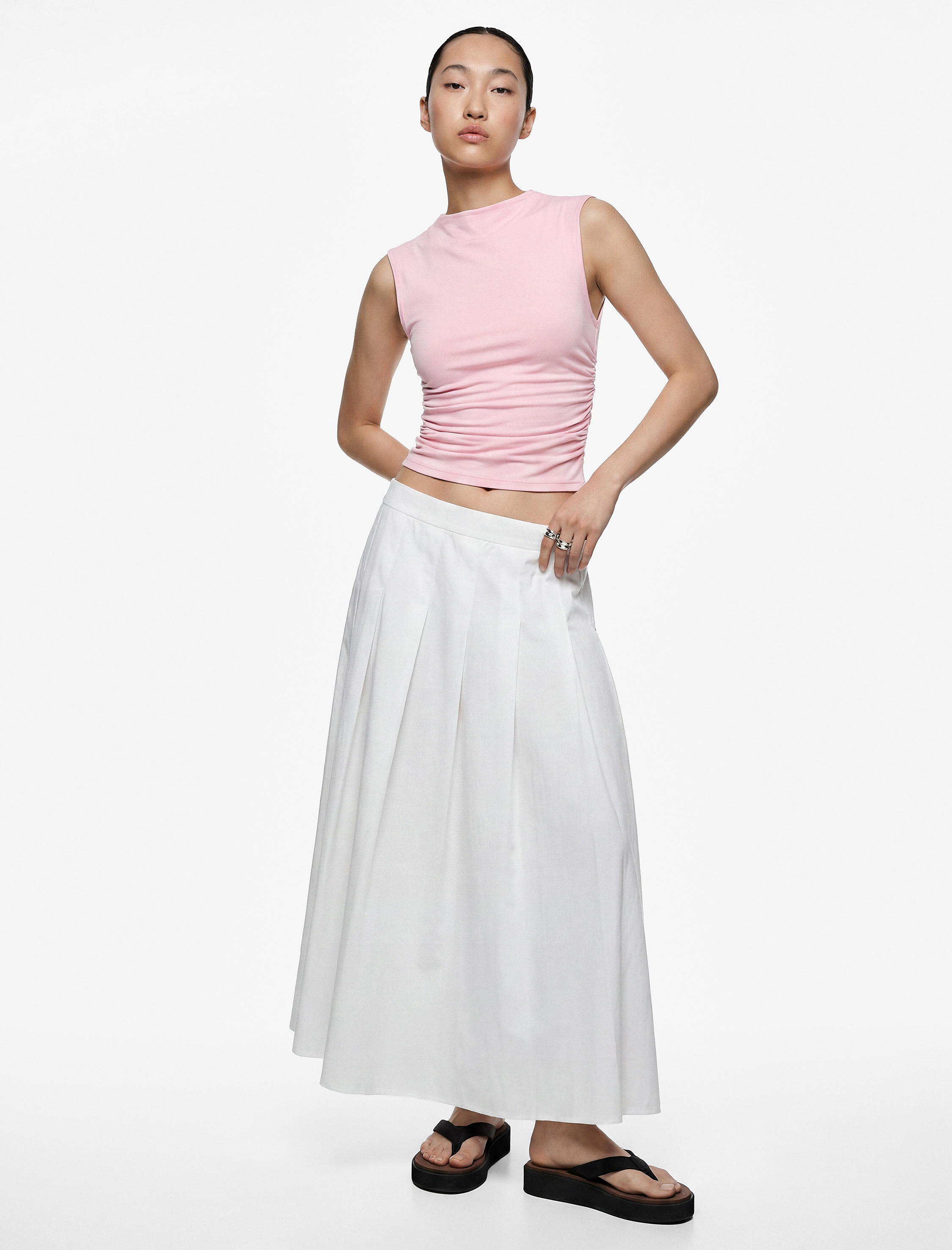  Drape Detaylı Dik Yaka Kolsuz Bluz