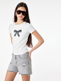 Pamuklu Slim Fit Kısa Kollu Bisiklet Yaka Fiyonk Baskılı Tişört
