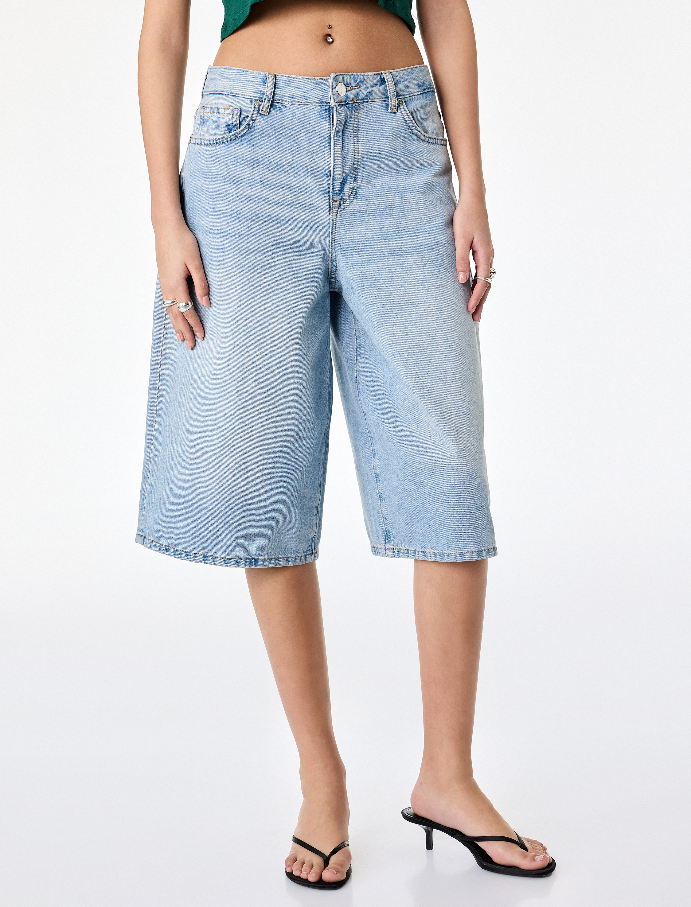   Pamuklu Rahat Kalıp Düğmeli Denim Bermuda Şort