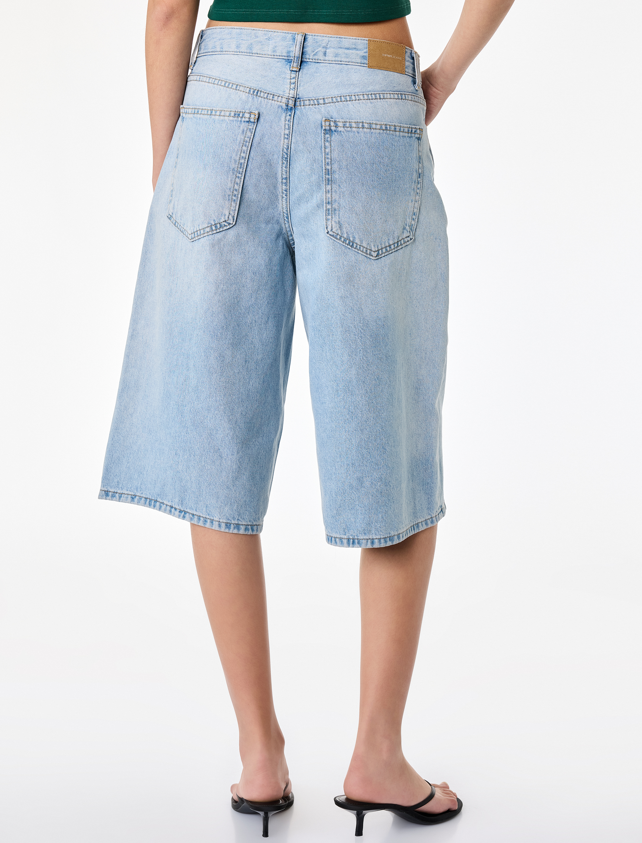   Pamuklu Rahat Kalıp Düğmeli Denim Bermuda Şort