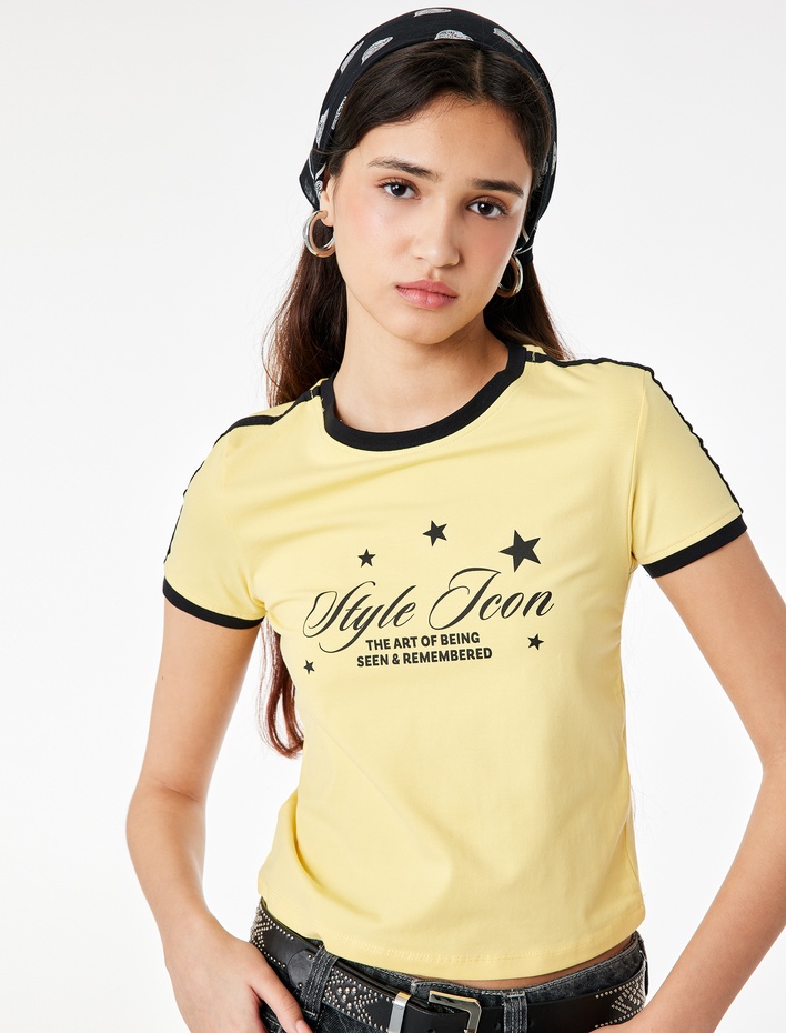  Slim Fit Biyeli Baskılı Pamuklu Bisiklet Yaka Kısa Kollu Tişört