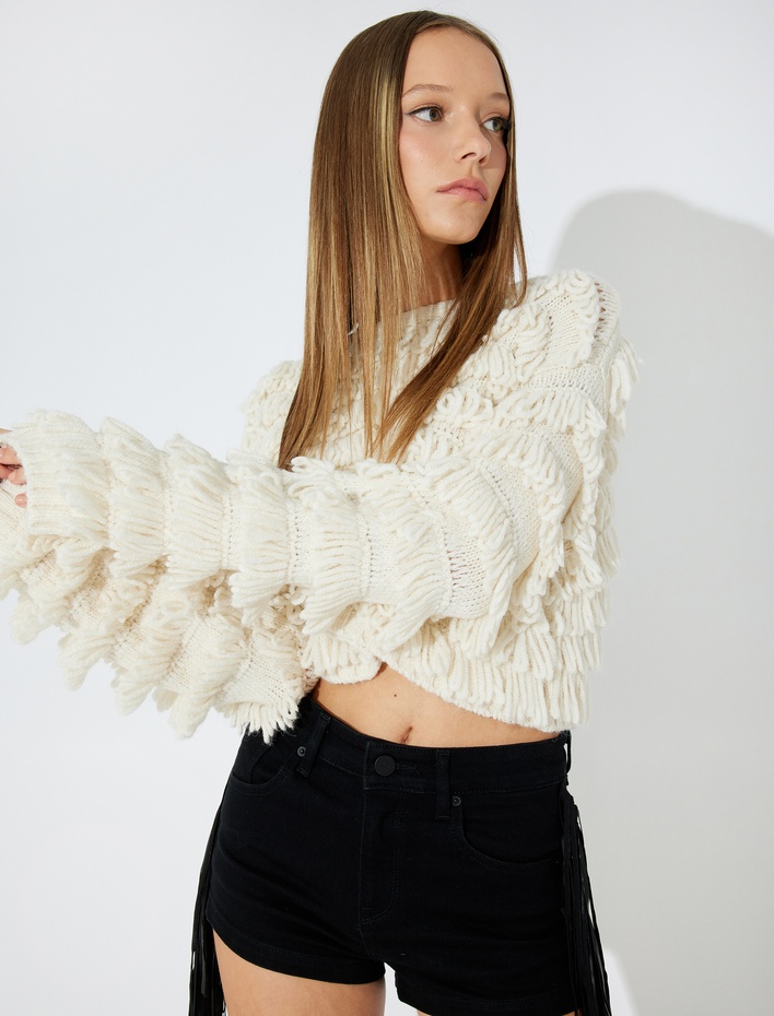  Püsküllü Peluş Kazak Oversize Crop Uzun Kollu Yuvarlak Yaka