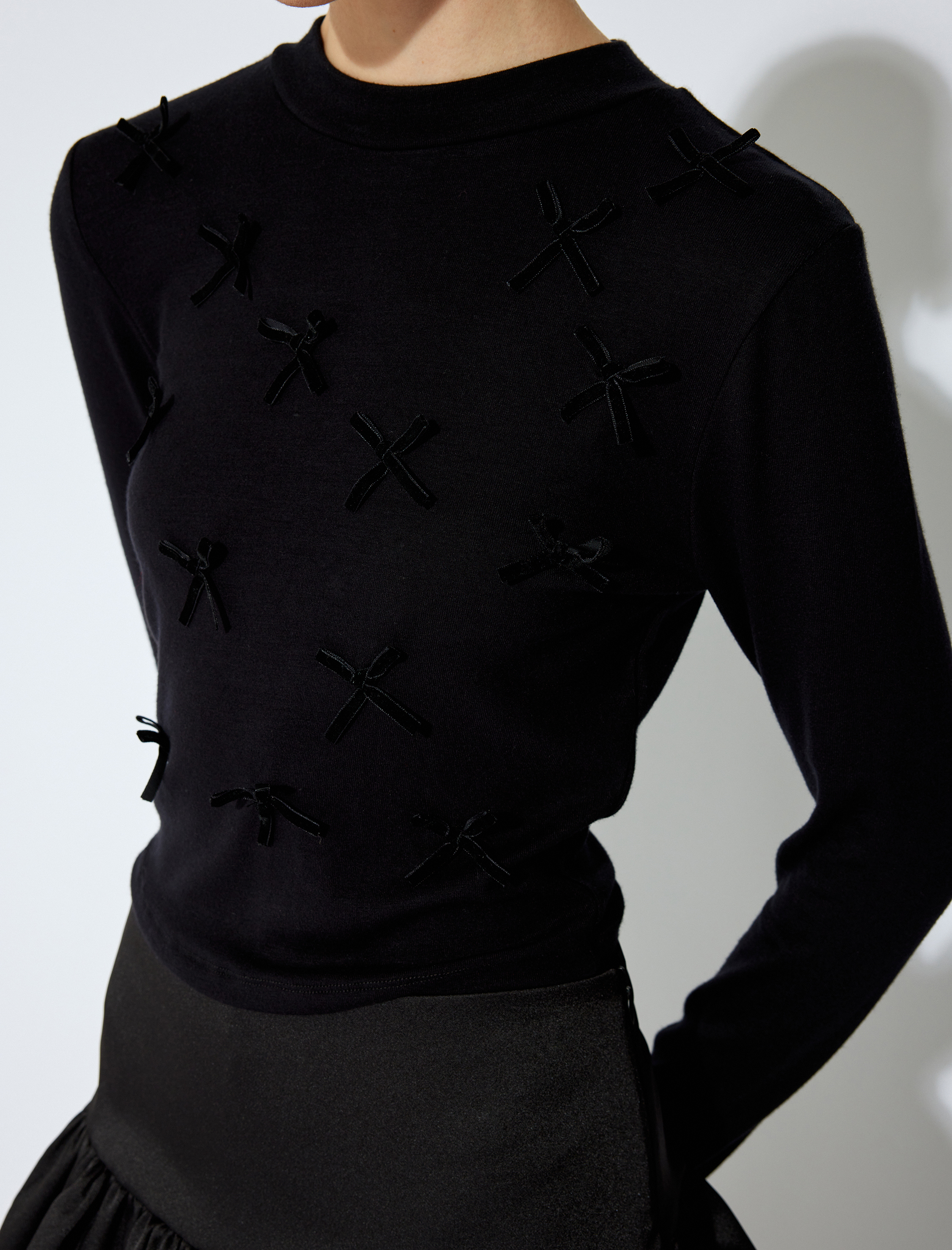   Fiyonk Aplike Detaylı Viskon Slim Fit Bisiklet Yaka Uzun Kollu Tişört