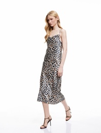 Degaje Yaka Saten Leopar İp Askılı Midi Slip Elbise