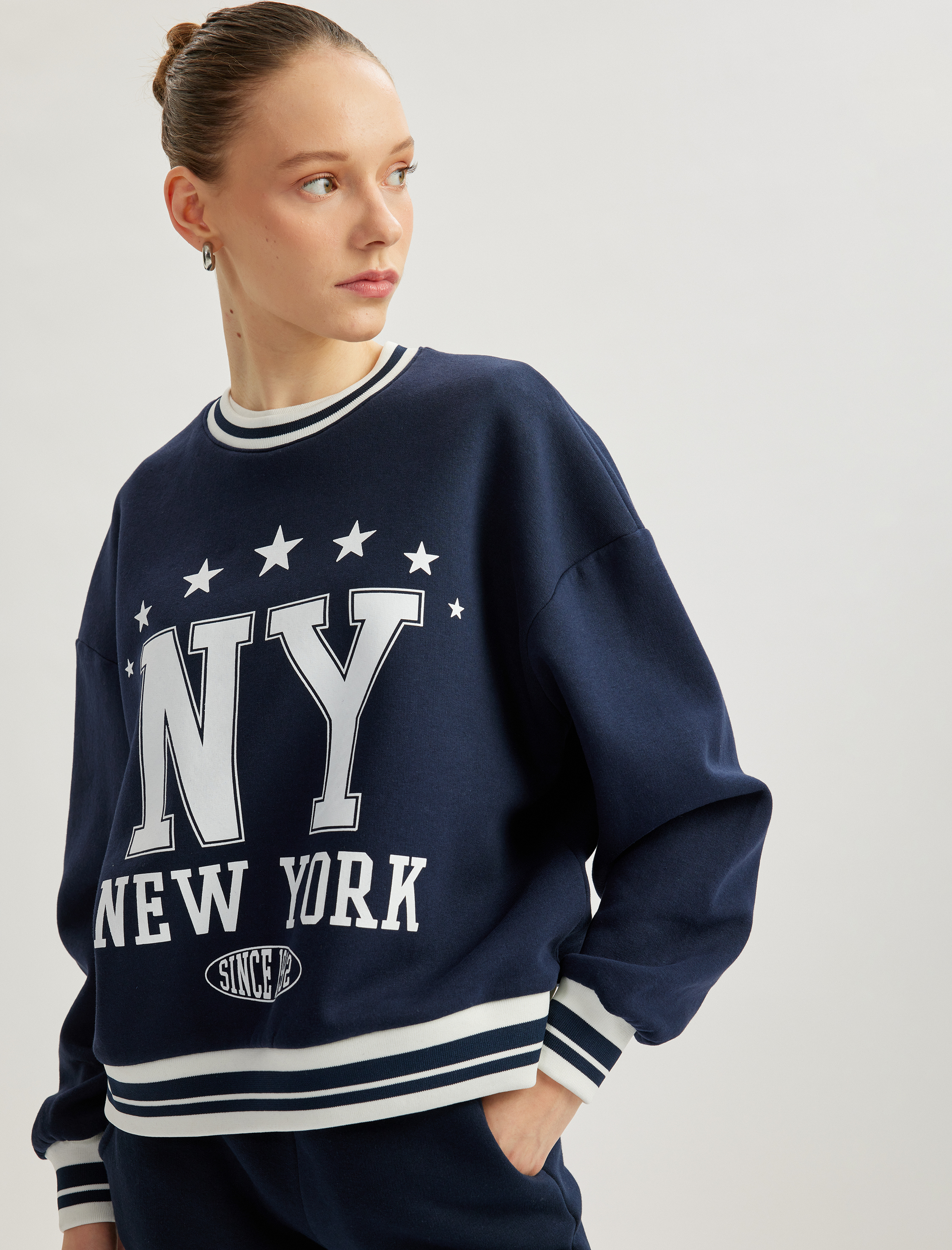   Şardonlu Kolej Baskılı Bisiklet Yaka Biyeli Oversize Sweatshirt