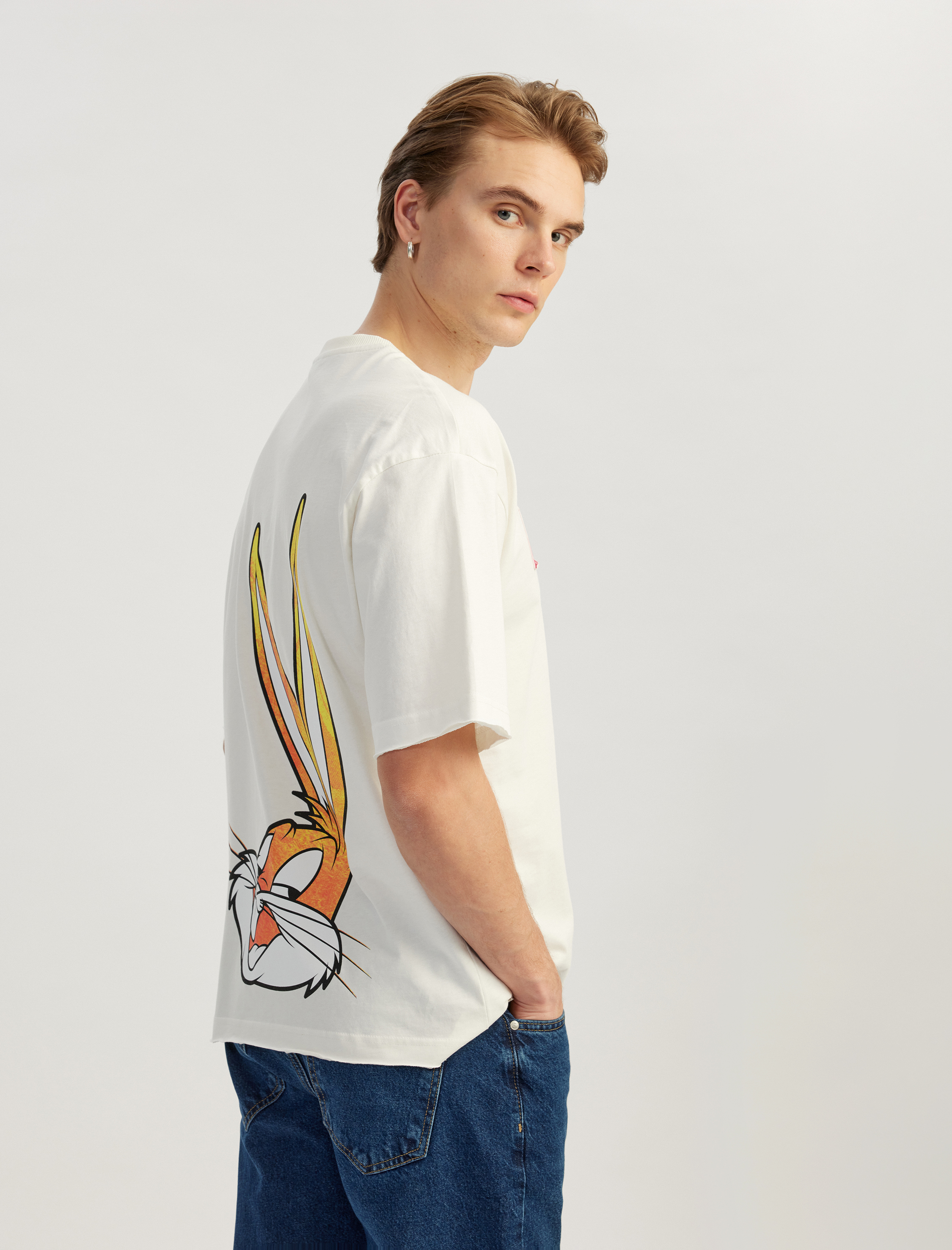   Arkası Baskılı Bisiklet Yaka Kısa Kollu Pamuklu Lisanslı Bugs Bunny Tişört