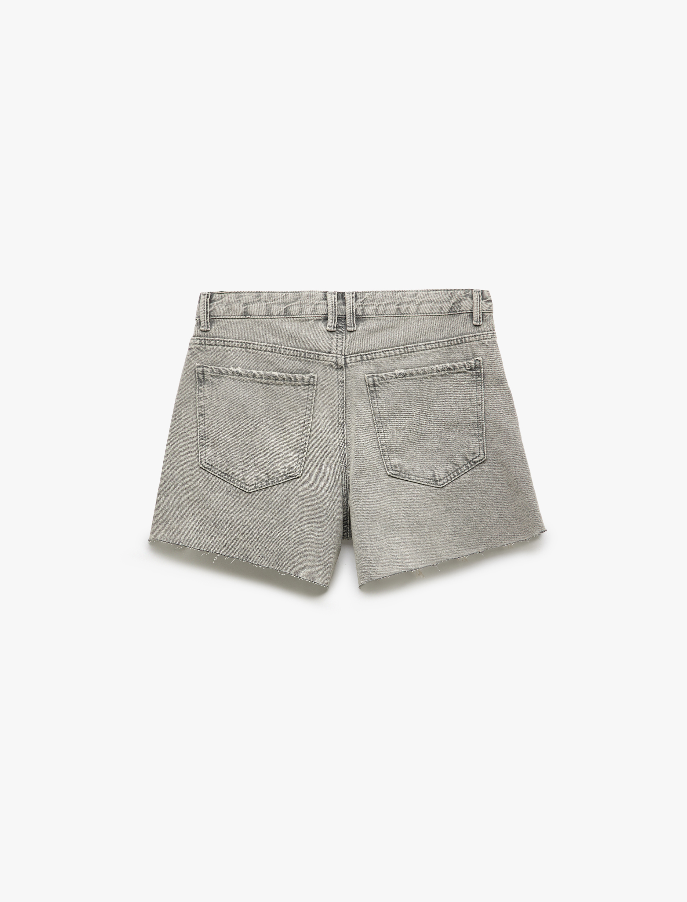   Yıpranmış Püsküllü Düğmeli Denim Şort