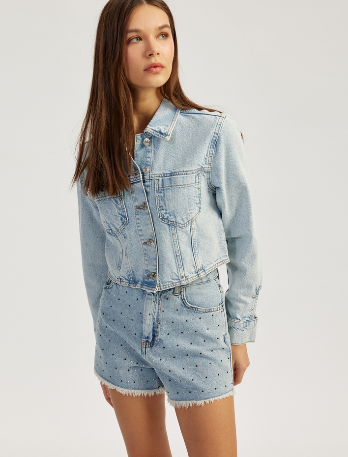  Taş Detaylı Düğmeli Rahat Kalıp Denim Şort