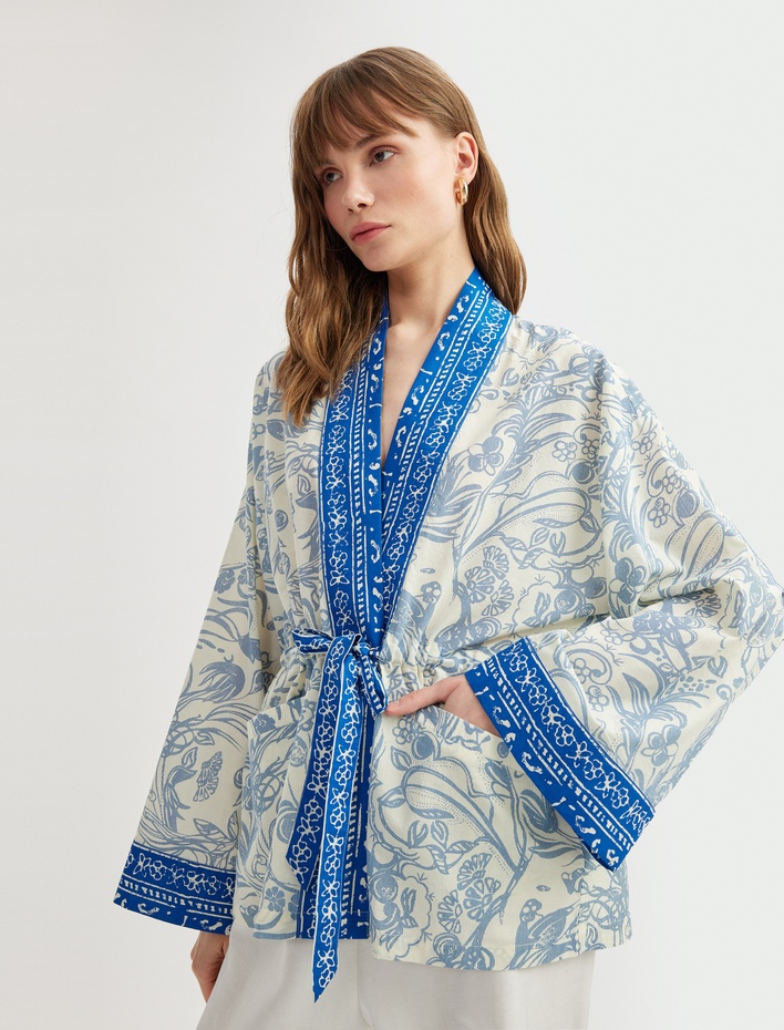  Pamuklu Cepli Bağlama Detaylı 3/4 Geniş Kollu Çiçekli Kimono