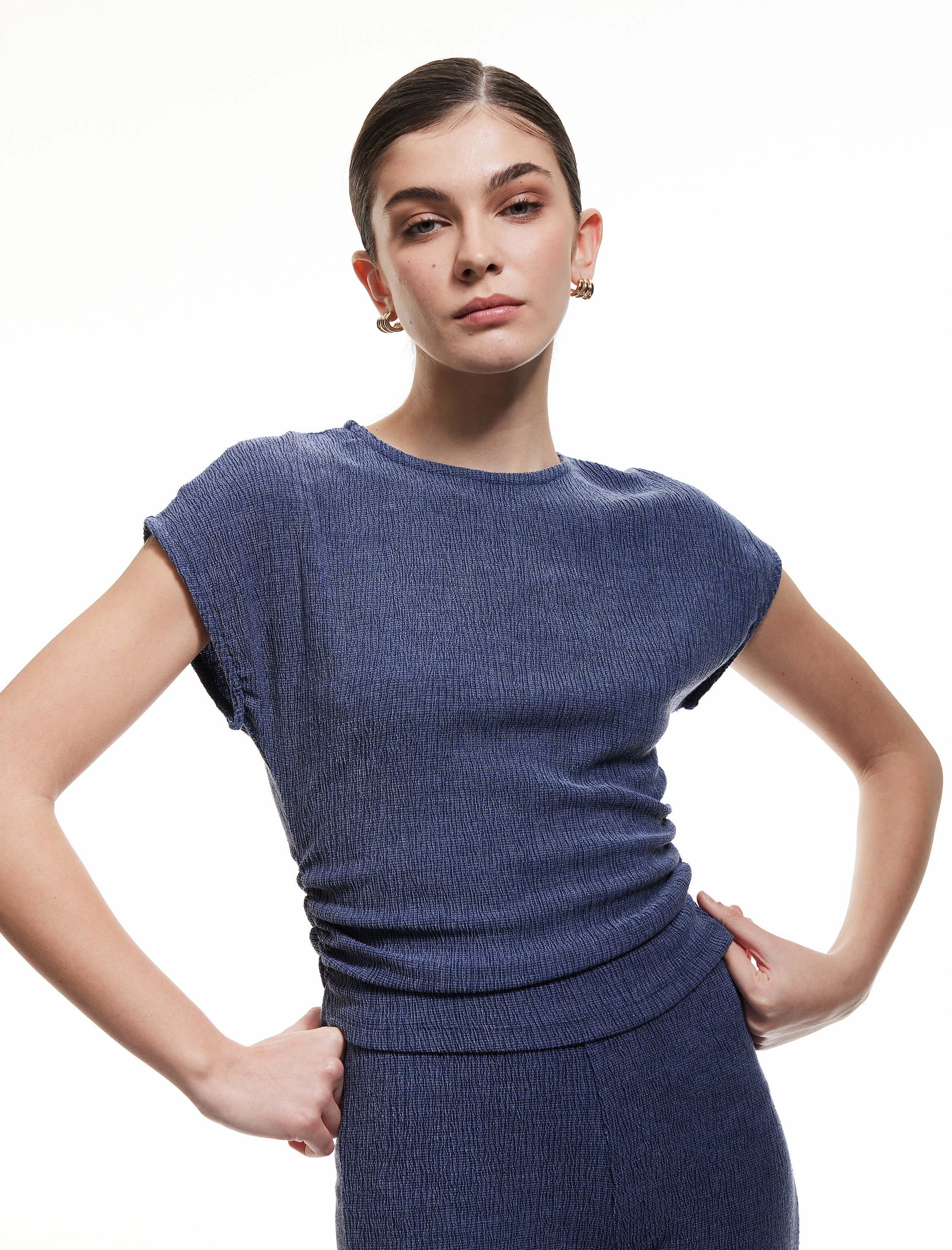   Drape Detaylı Kısa Yarasa Kollu Bisiklet Yaka Slim Fit Dokulu Tişört