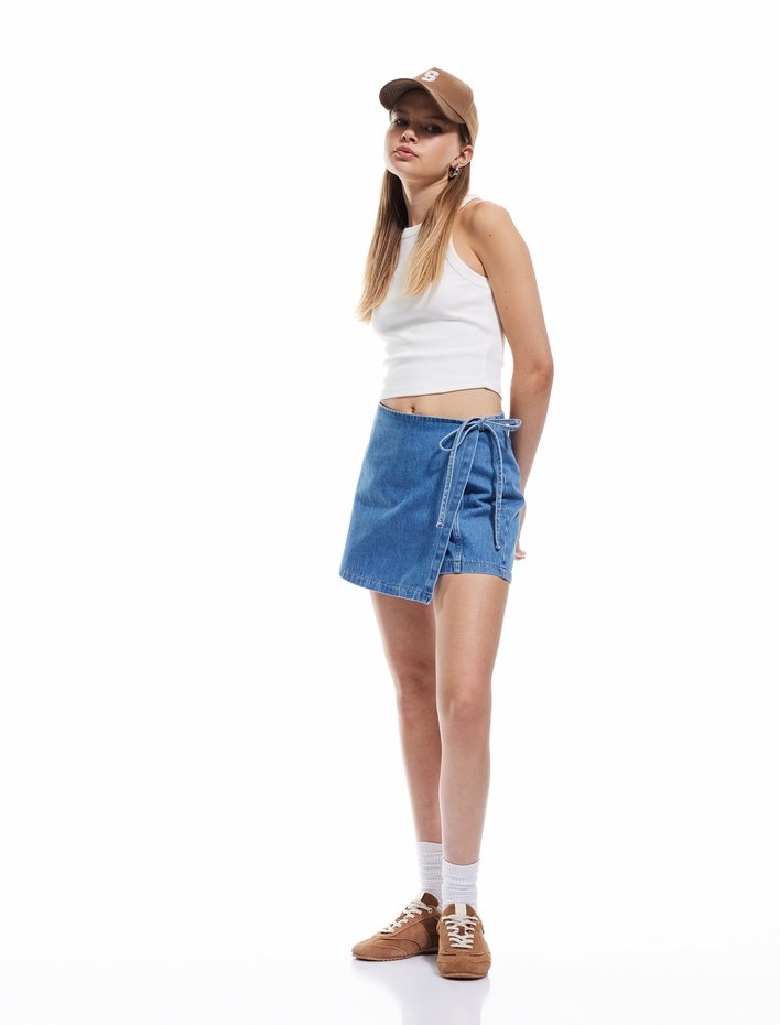  Pamuklu Bağlama Detaylı Mini Denim Şort Etek