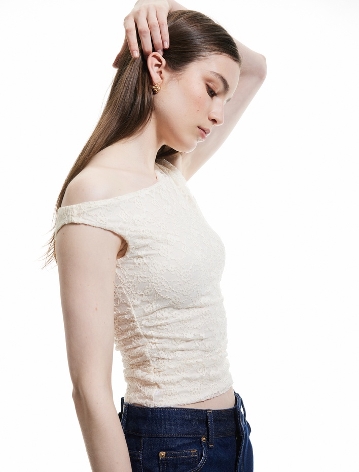  Slim Fit Drape Detaylı Asimetrik Yaka Kolsuz Dantel Bluz