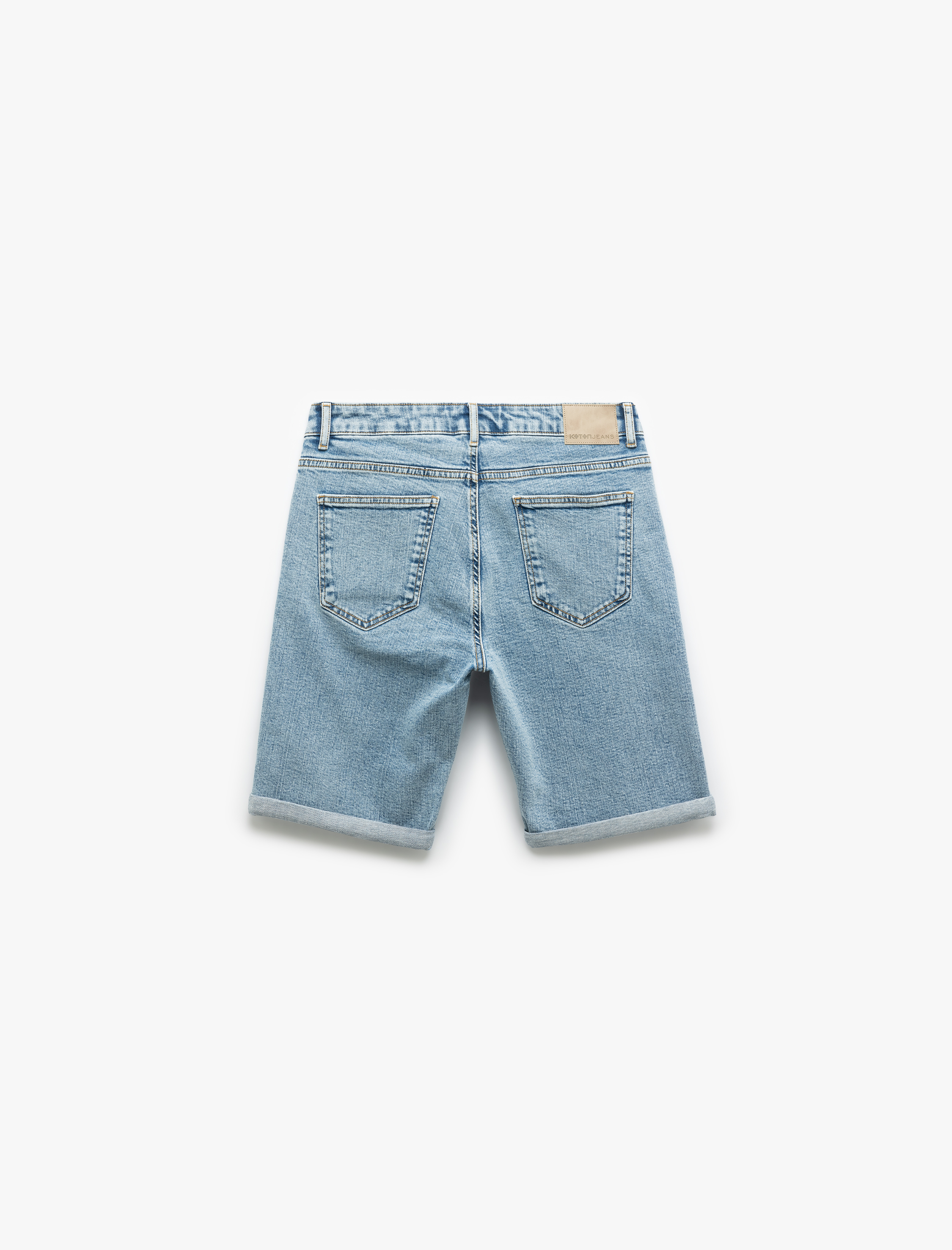   Katlamalı Paça Cepli Bermuda Slim Fit Denim Şort