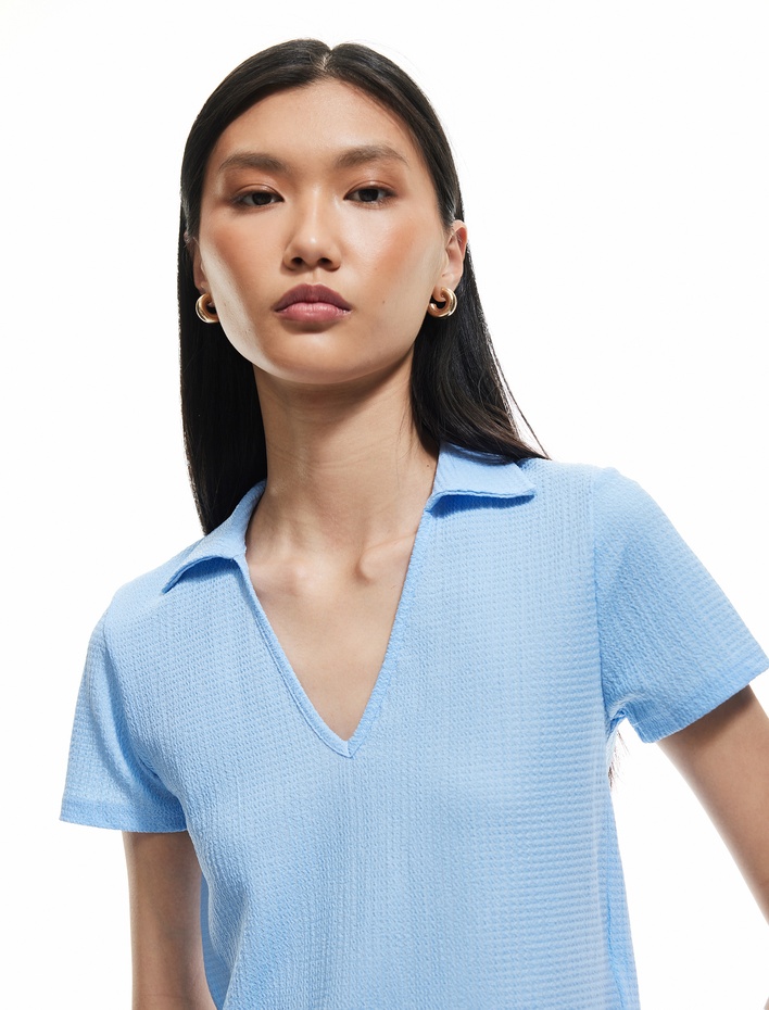  Regular Fit Dokulu Kısa Kollu V Polo Yaka Tişört