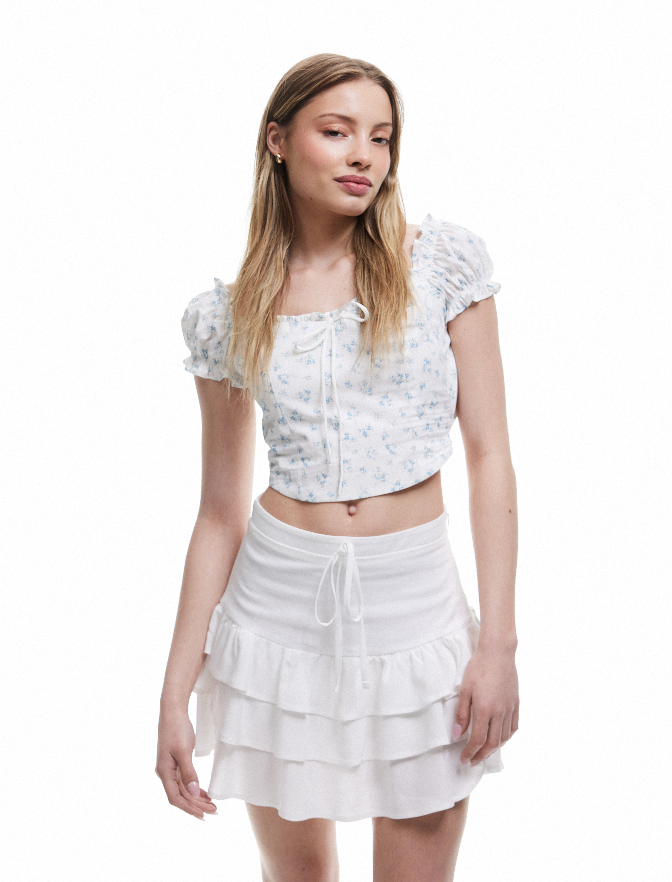   Kayık Yaka Bağcık Detaylı Fermuarlı Çiçekli Dar Kesim Poplin Crop Bluz