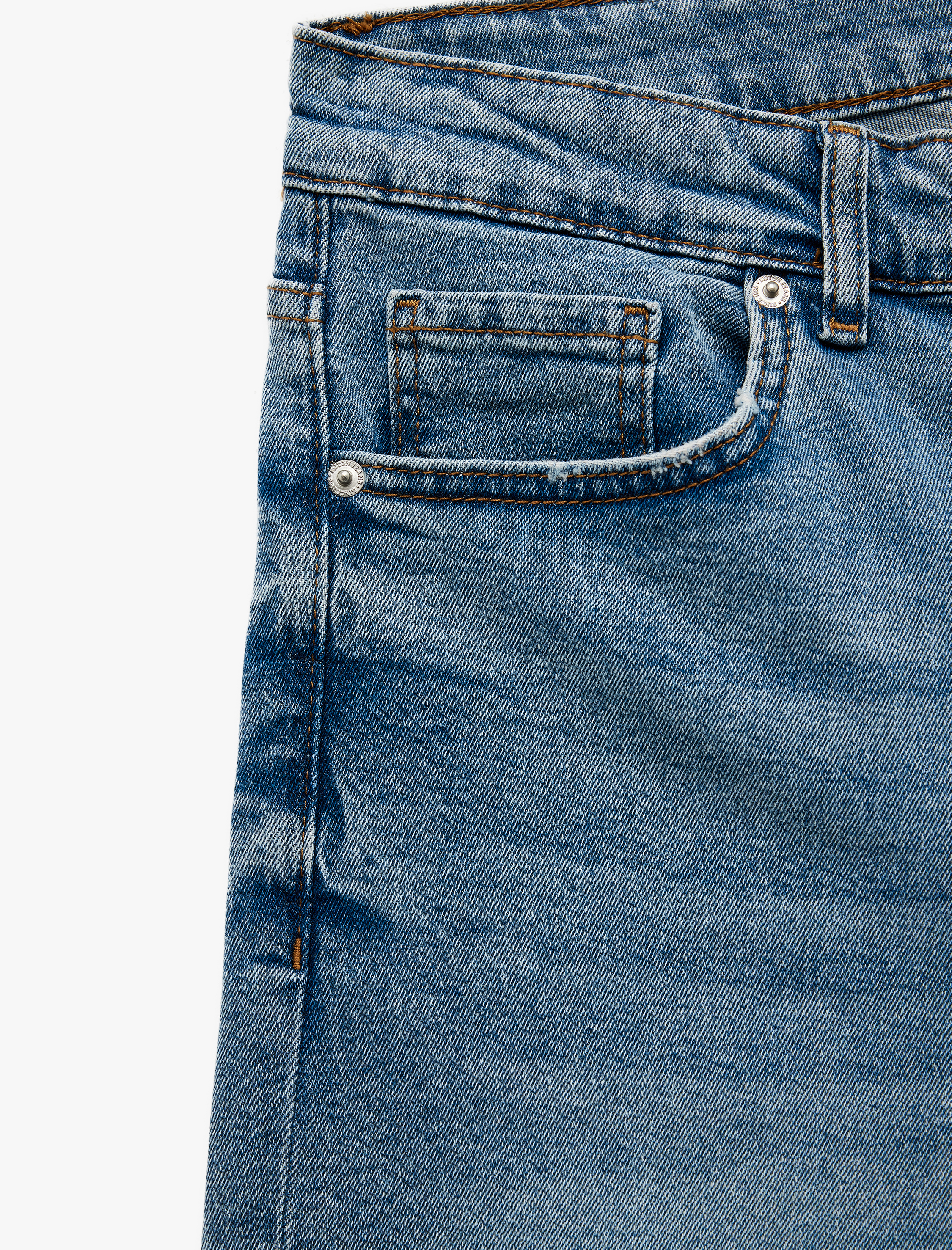   Katlamalı Paça Cep Detaylı Pamuklu Slim Fit Jean Şort