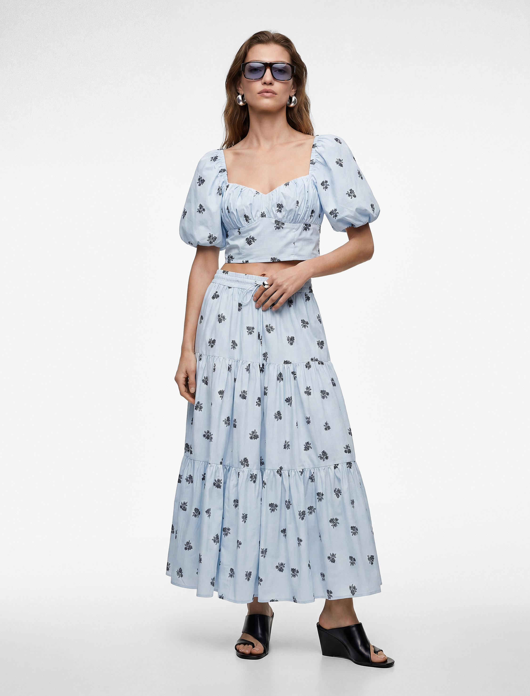   Slim Fit Kalp Yaka Gipeli Kısa Çiçekli Balon Kollu Crop Büstiyer